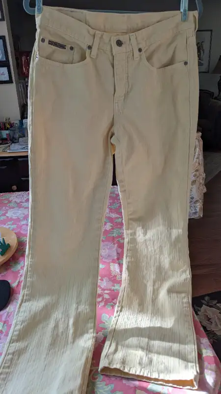 Women's Soft Yellow Flared Hollywood Jeans-32 in Women's - Bottoms in Ottawa - Image 3