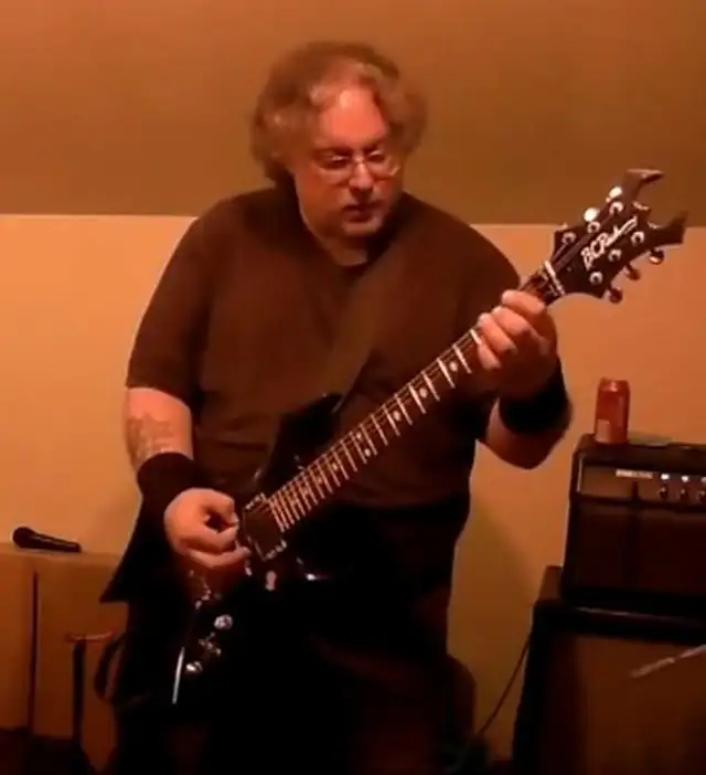 Heavy Guitarist Looking...588731560871208961