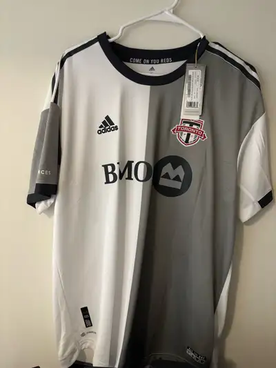 Bought in BMO Stadium last season. Adult XL with Lorenzo Insigne printed in the back. There’s also t...