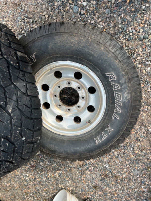2001 Ford F350 Factory Aluminum rims in Tires & Rims in Prince George - Image 2