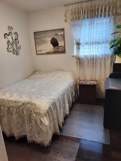 Female Only Available Now Furnished room for full time Professional/Students in a quiet Downsview ne...