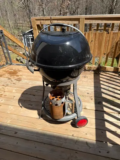 I'm selling my used Coleman grill, perfect for all your grilling needs. This grill has been well-lov...