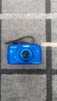 Nikon Coolpix S33-BLUE-13.2 MP-Waterproof Digital Camera-SD Card