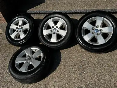 Up for sale are four Dodge Journey or Caravan all season tires with a size of 225/65/R17, mounted on...