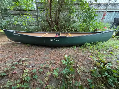 For Sale: -Old Town Discovery 119K solo / pack canoe. -This version has a keel for improved tracking...