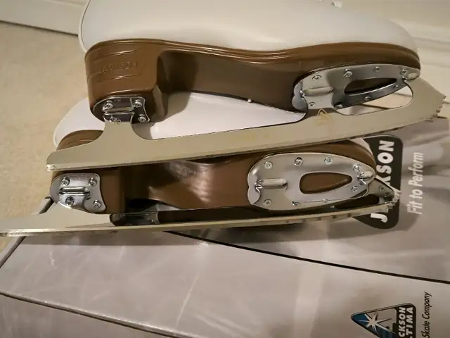 Jackson Mystique Figure skates 7.5 in Skates & Blades in Markham / York Region - Image 6