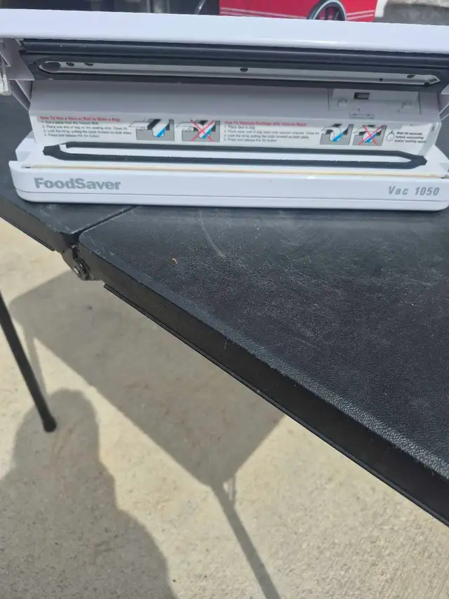 FoodSaver Vac 1050 Vacuum Sealer - Like New Condition in Vacuums in Winnipeg - Image 4