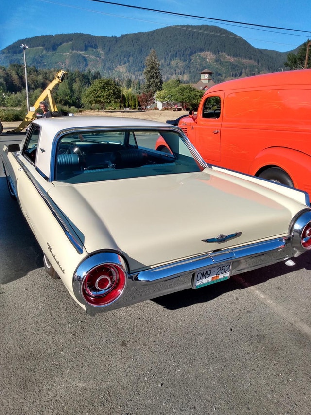 1963 tbird Classic Cars Cowichan Valley / Duncan Kijiji