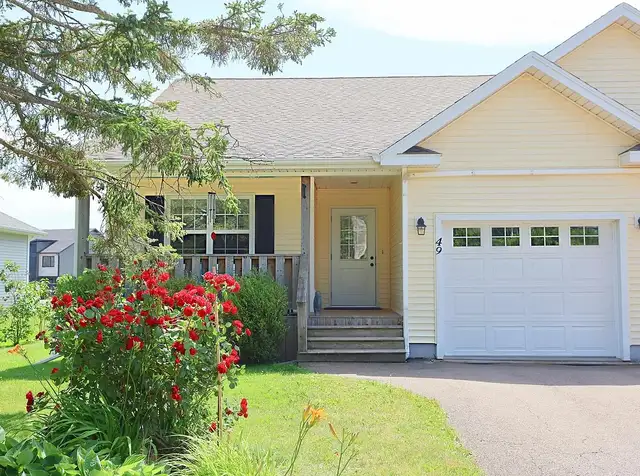 ✨ Move-in Ready 2-Bed, 2-Bath Half Duplex in West Royalty