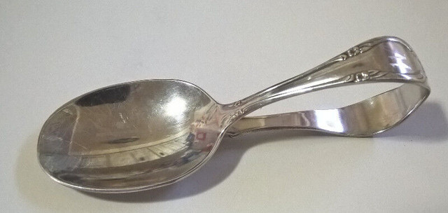 Vintage Oneida Community Baby Spoon with Finger Looped Handle in Feeding & High Chairs in Oshawa / Durham Region