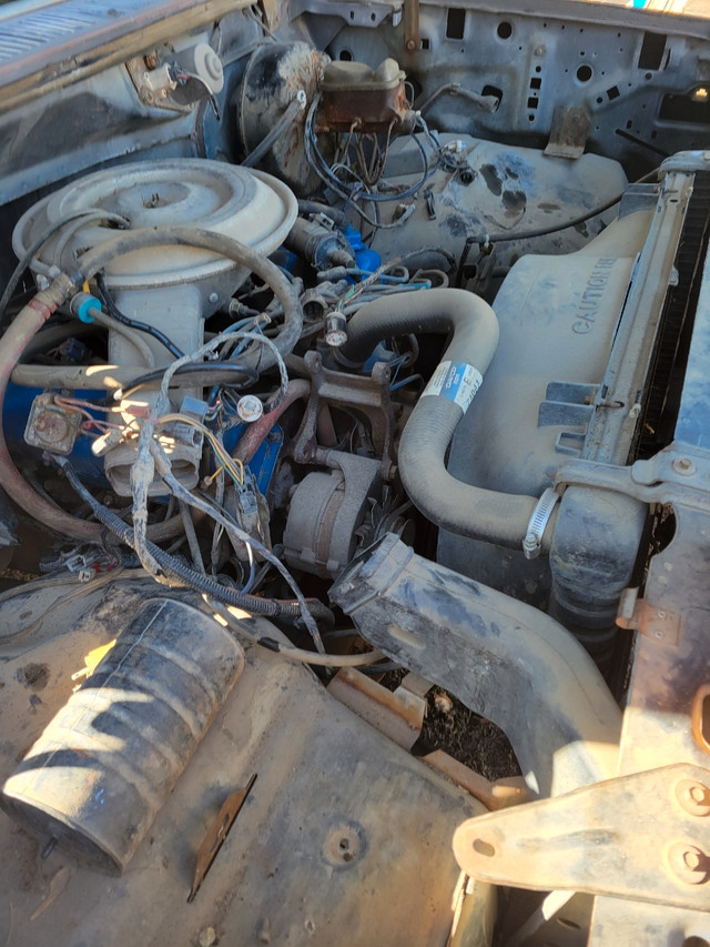 5.8  motor  in Engine & Engine Parts in Moose Jaw - Image 2
