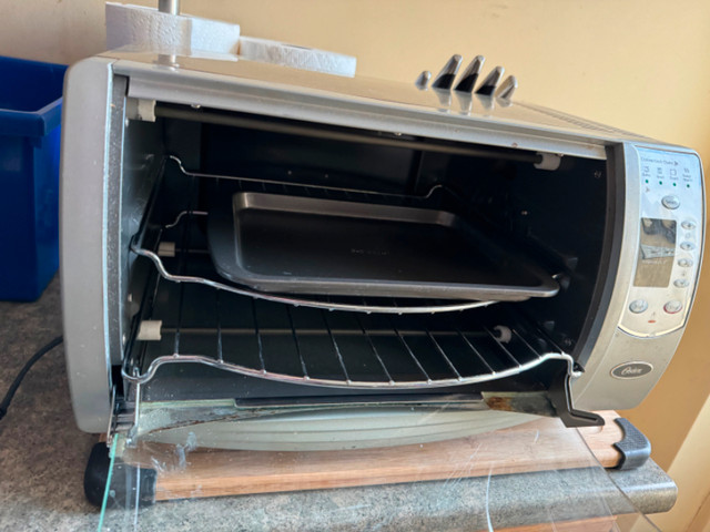Oster convection toaster oven in Toasters & Toaster Ovens in Cambridge - Image 2