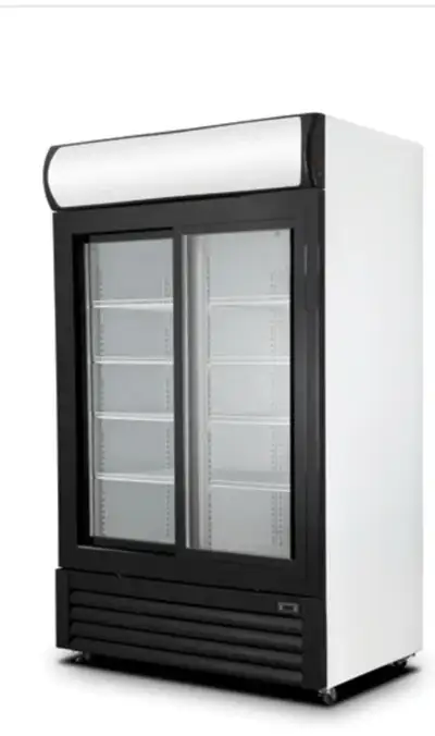 Used commercial display freezer with dual sliding door, used good condition just need to be cleaned....