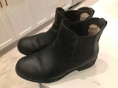 Women’s UGG Bonham Leather Waterproof Boots Size 9 Brown, View more