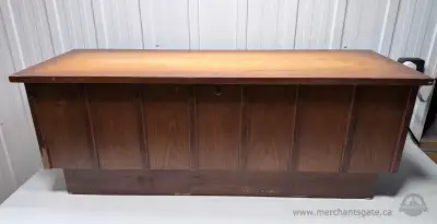 Lane cedar chest / blanket box. Solid, well-built piece with cedar-lined interior. Measures approxim...