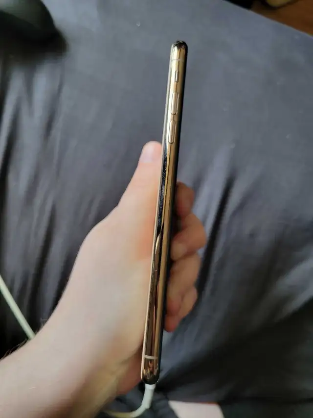 iPhone XS Max in Cell Phones in Kingston - Image 7