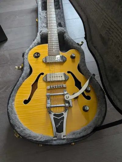 Epiphone wildcat guitar with hard case *almost new, View more