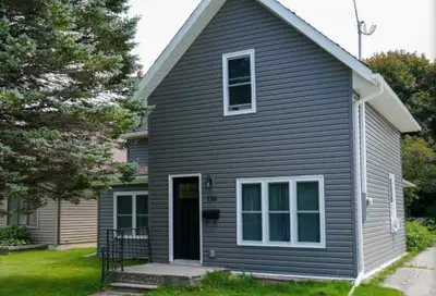 House has been renovated from top to bottom. 2 bedrooms plus a den. Laundry on site.