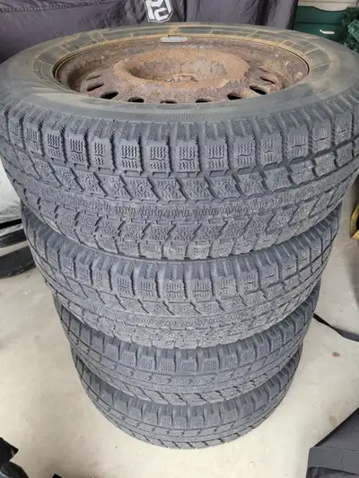 4 snow tires with steel rims. Toyo Observe GSi-5 235/65R17 Plenty of tread left (approx. 6mm) Great...