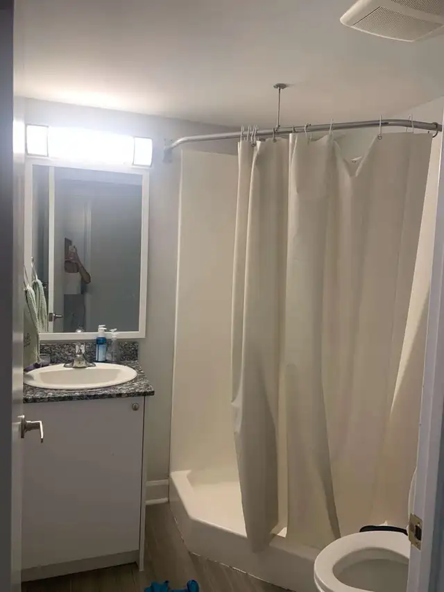 Private Room at Foundry 1805 in Room Rentals & Roommates in Oshawa / Durham Region - Image 4