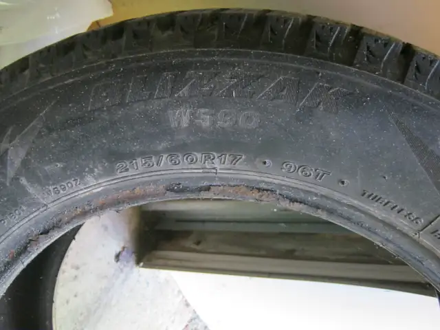 Winter tire (ONE) /  Blizzak WS90 215/60R17 in Tires & Rims in Bedford - Image 3