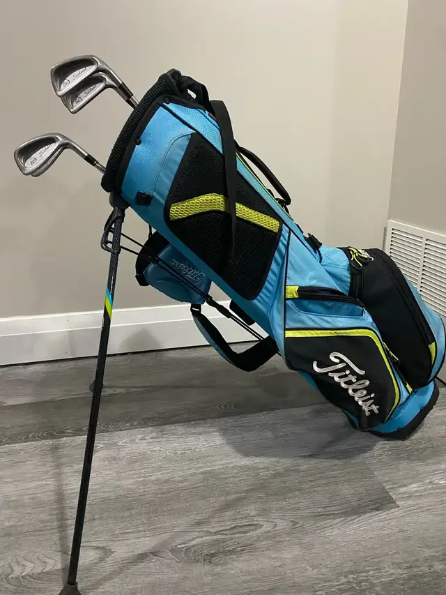 Titleist DCI irons plus stand bag in Golf in Barrie - Image 2