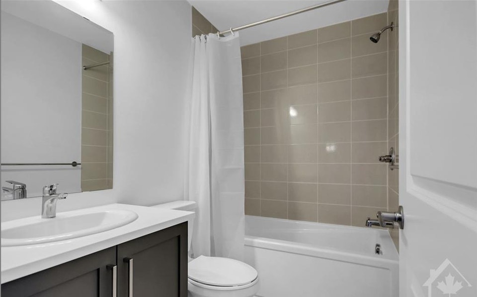 Full Townhome rental starting Nov 1st in Barrhaven 2