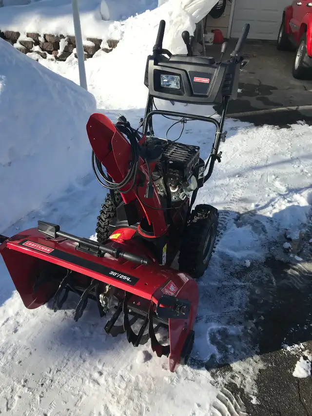 Souffleuse à neige Craftsman snow blower in Snowblowers in City of Montréal - Image 8