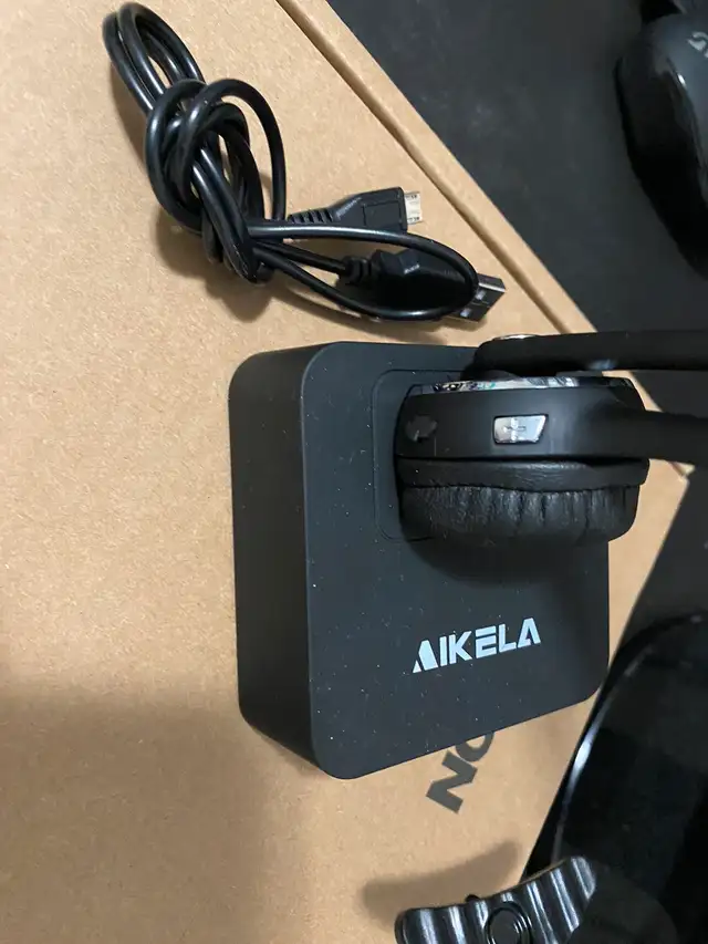 AIKELA V5.0 Bluetooth wireless Headset with Charging Station in General Electronics in Hamilton - Image 4