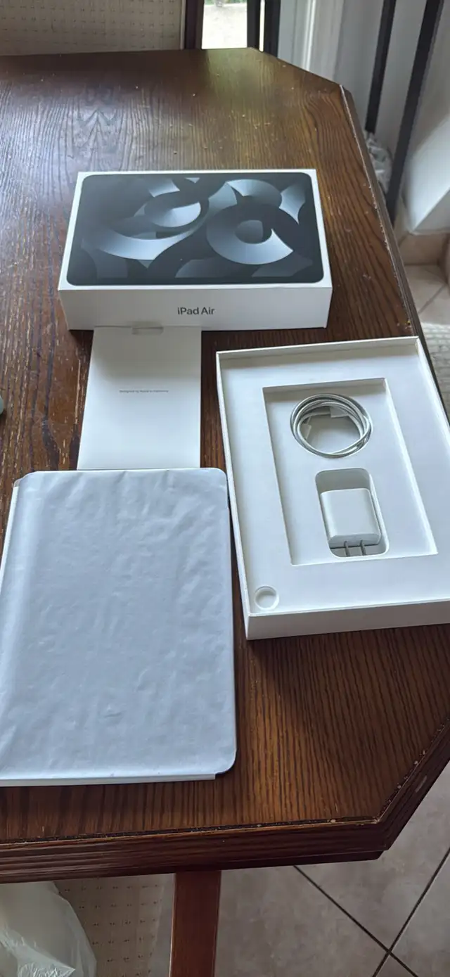 iPad Air 5 génération Price Négociable in iPads & Tablets in Laval / North Shore - Image 4