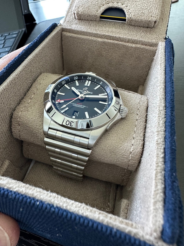 Breitling Chronomat GMT 40 dans Bijoux et montres  à Ville de Montréal - Image 2