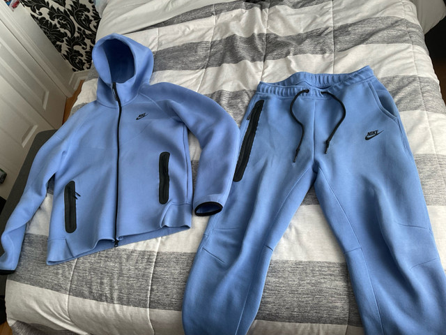 Nike tech fleece blue (coloris rare baby blue) dans Hommes  à Ouest de l’Île