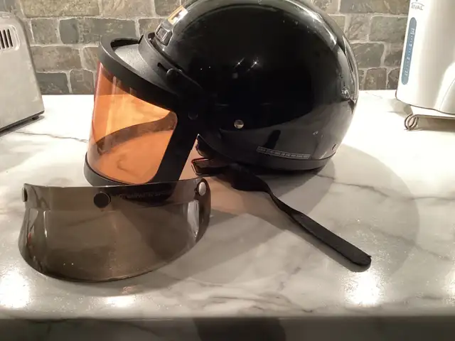 Casque de moto un neuf un usager bol small in Motorcycle Parts & Accessories in Longueuil / South Shore - Image 5