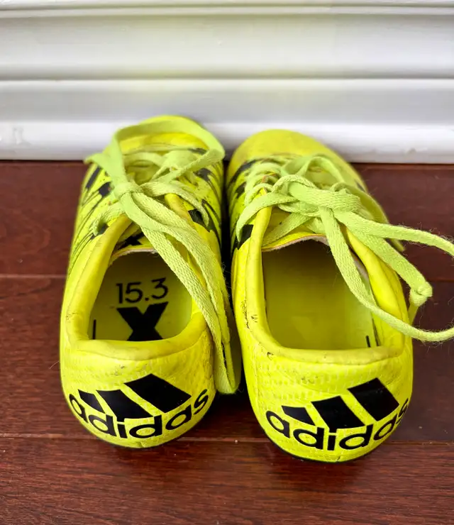 soccer shoes - kids size 10.5 in Soccer in Ottawa - Image 6
