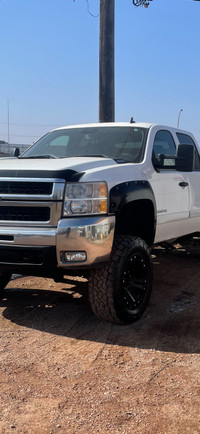 2008 Chev 2500HD Duramax 35s 6” Pro Comp Lift