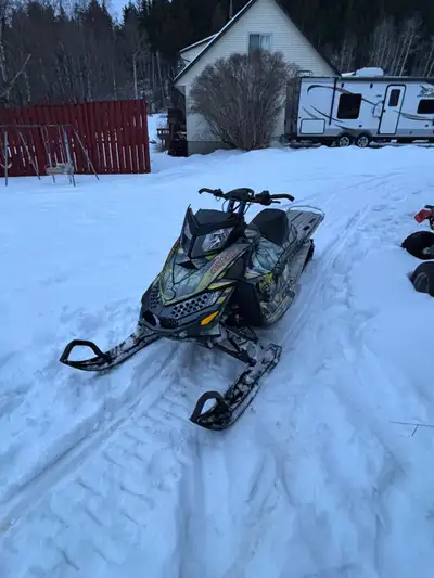 2014 ski doo summit with 1768km 154 track in great shape no damage. Has reverse. Open to trade for t...