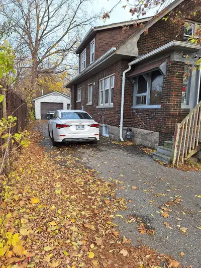 Private room for rent in Oshawa. Utilities included. High Speed internet and laundry included. This...