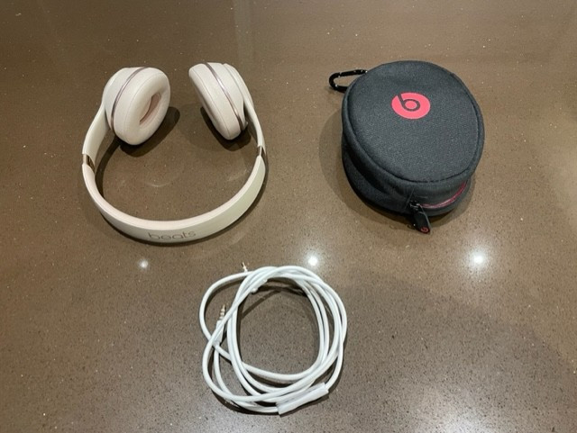 Beats Solo 3 wireless headphones in Headphones in City of Toronto