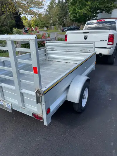 We have two options for trailer rentals available. One 7x16 80$ a day and one 5x7 30$ a day. Please...