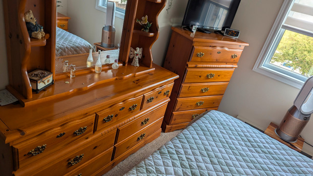 Bedroom Furniture in Dressers & Wardrobes in Barrie