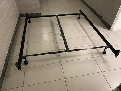 Twin/full/ queen Size Metal Heavy Platform Bed Frame with Center Support 4 Wheels 2 Gliders Used ite...