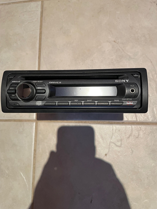 Like brand new Car Radio with CD Player SONY  in Other in Mississauga / Peel Region