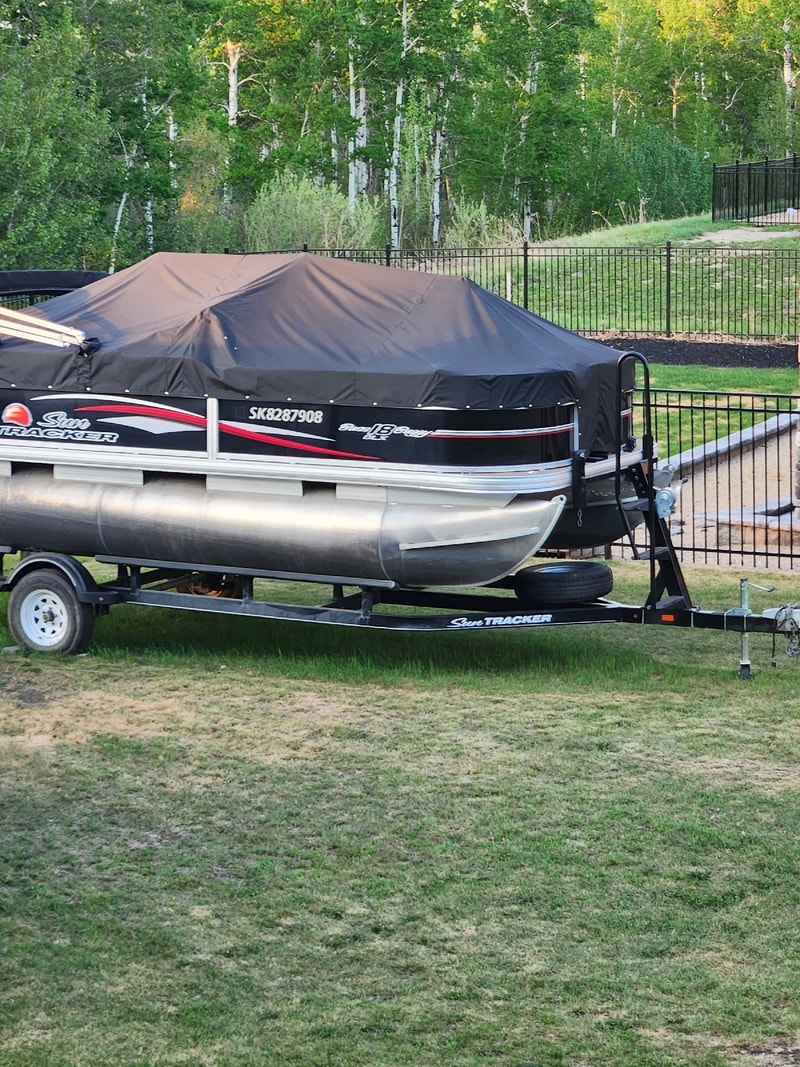 Pontoon boat Powerboats & Motorboats Prince Albert Kijiji