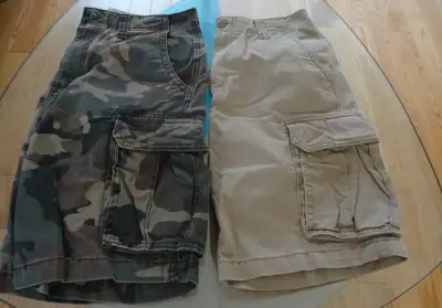 2 Old Navy Men's Cargo Shorts - Size 30, View more