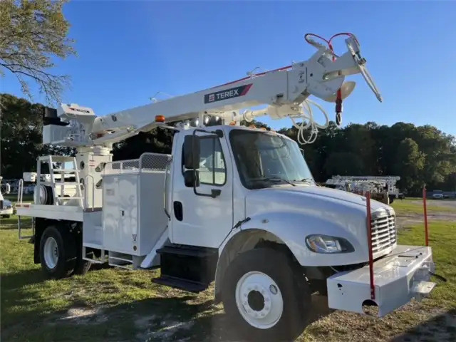 2014 Freightliner Terex C4047 Digger Derrick Unit with Tbox in Other in Prince George - Image 3