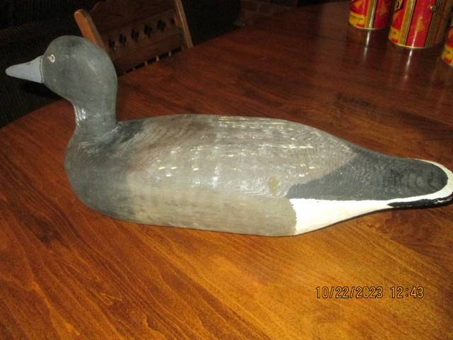 antique Clarence White hand carved goose  decoy in Arts & Collectibles in Ottawa - Image 4