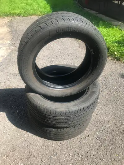 Trois pneus d'été en bonne condition. Continental ProContact P205/55 R16.