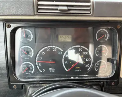 2006 Frightliner Columbia Truck For Sale 10 speed Eaton Transmission Detroit 60 series Motor Contact...