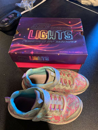 Girls size 13.5 light up sketcher shoes
