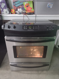 FREE DELIVERY!! Frigidaire Glasstop Electric Stove $160